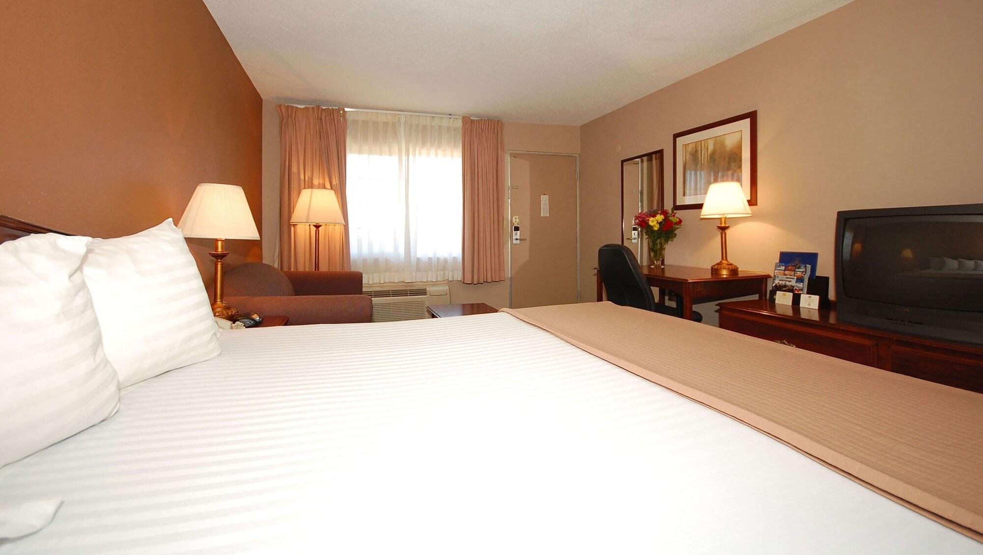 Magnuson Hotel Red Baron Garden City Ngoại thất bức ảnh