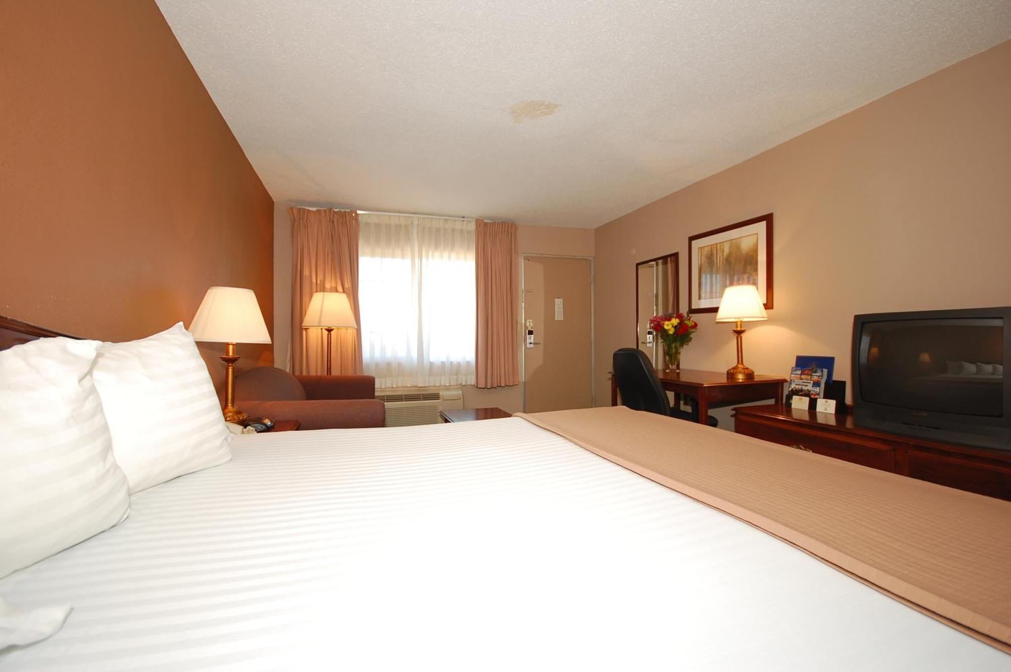 Magnuson Hotel Red Baron Garden City Ngoại thất bức ảnh