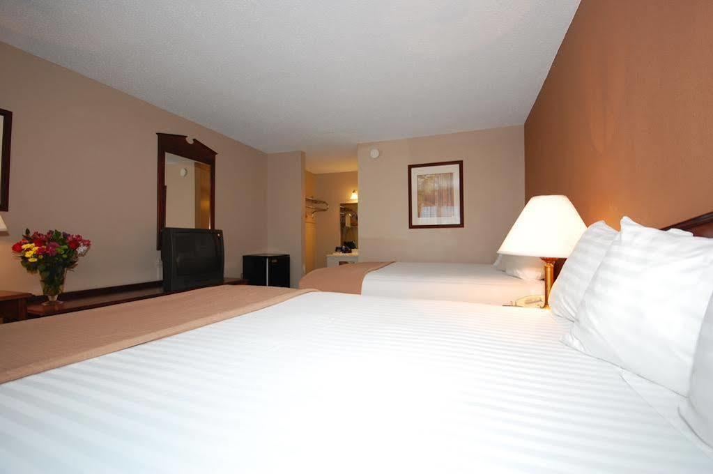 Magnuson Hotel Red Baron Garden City Ngoại thất bức ảnh